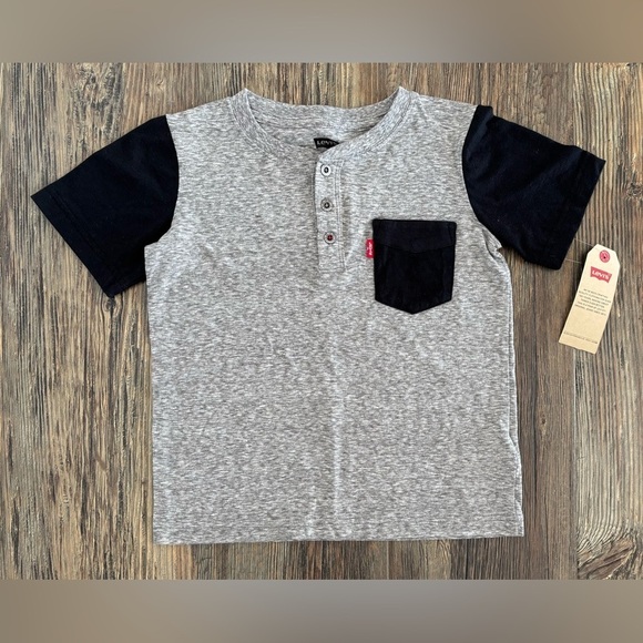 NWT Levi's Henley Tee Shirt Boys Lg (6-7 Yrs) Gray Black Pocket Colorblock - Picture 1 of 8
